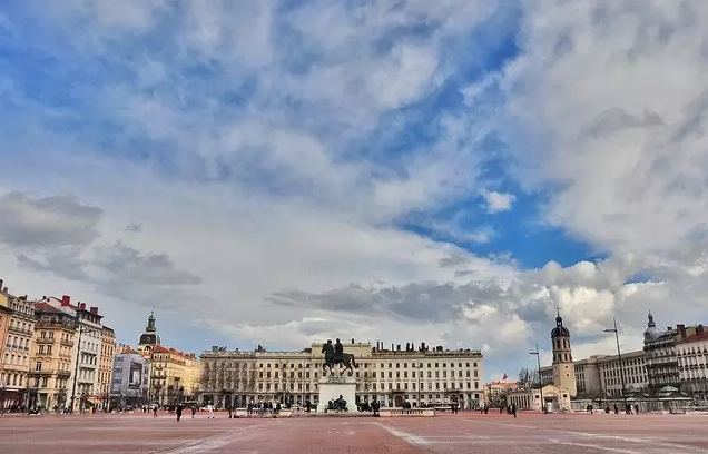 白莱果广场   place bellecour